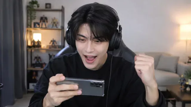 모바일로 이게 된다고? 손가락 터지는 컨트롤