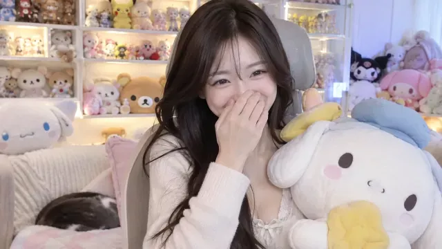 인형 컬렉션 방에서 듣는 공포영화 소품 이야기